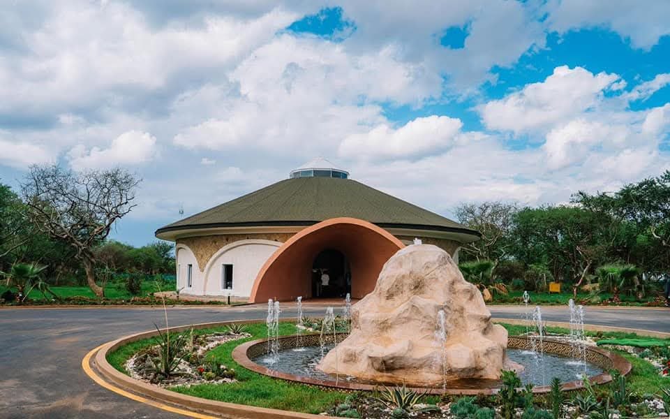 Sofomar Lodge and Sofomar Cave.