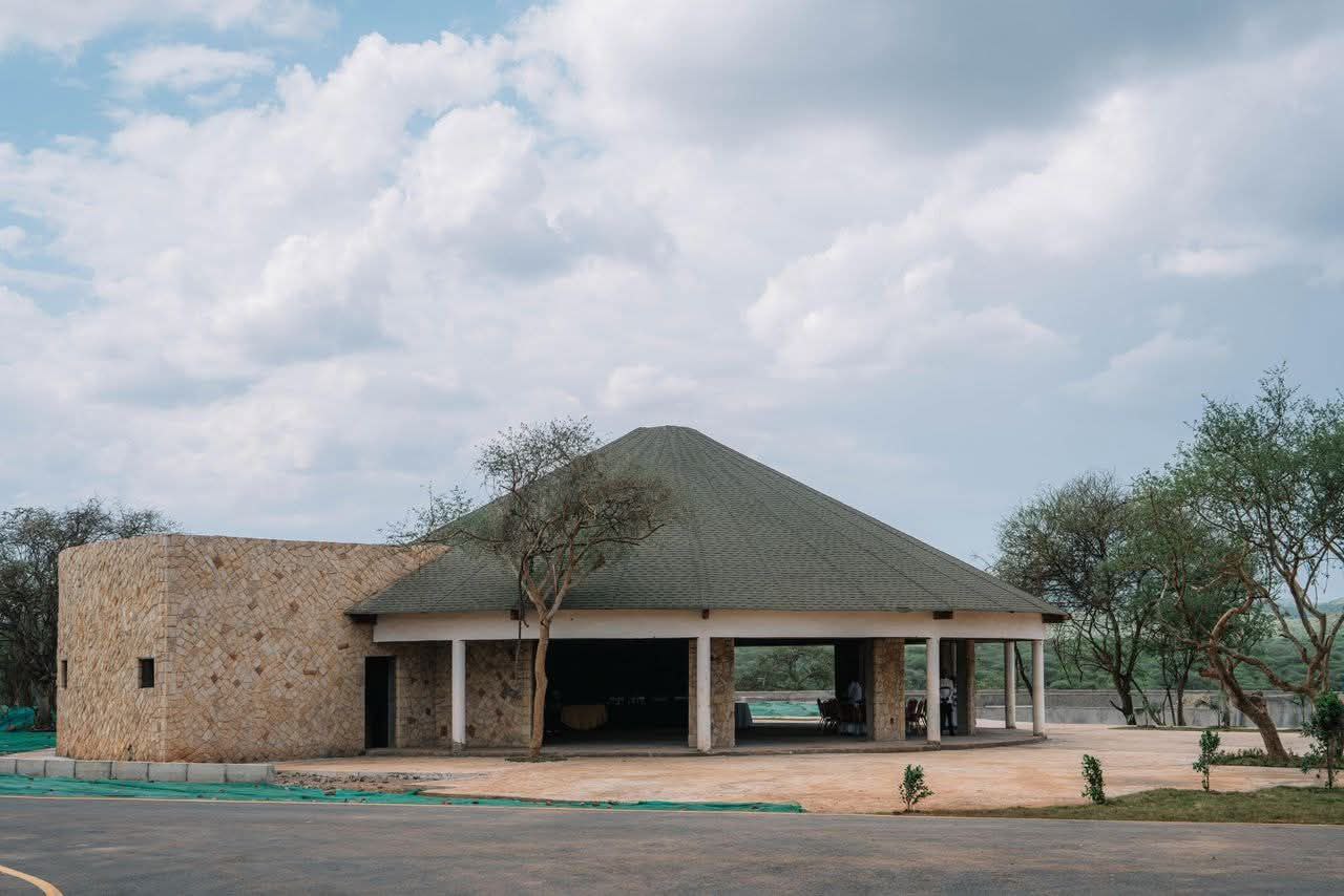 Sofomar Lodge and Sofomar Cave.